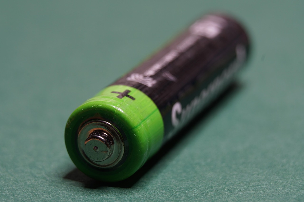 festkörperbatterien: fortschrittliche energiespeicher mit hoher sicherheit, langer lebensdauer und schneller ladefähigkeit für die zukunft der elektromobilität.